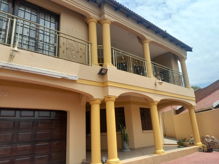 6 Bedroom Property for Sale in Safari Gardens North West